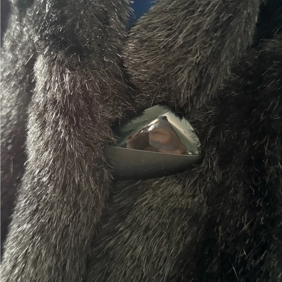 Elegant Black Fur Coat - Picture 7 of 7